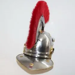 Шлем римского легионера с красным плюмажем 3