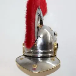 Шлем римского легионера с красным плюмажем 4