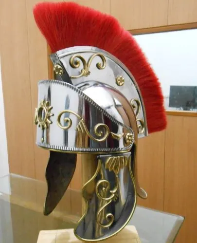 Шлем римского преторианца с красным гребнем