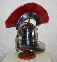 Шлем римского центуриона с красным гребнем 1
