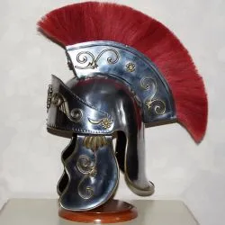 Шлем римского преторианца с красным гребнем 4